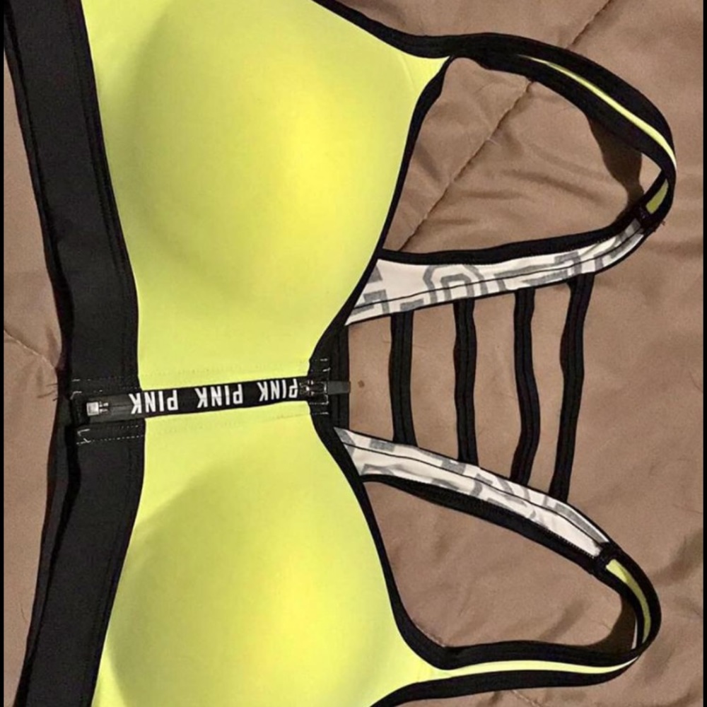 Victoria Secrete Bra - Picture 2 of 2